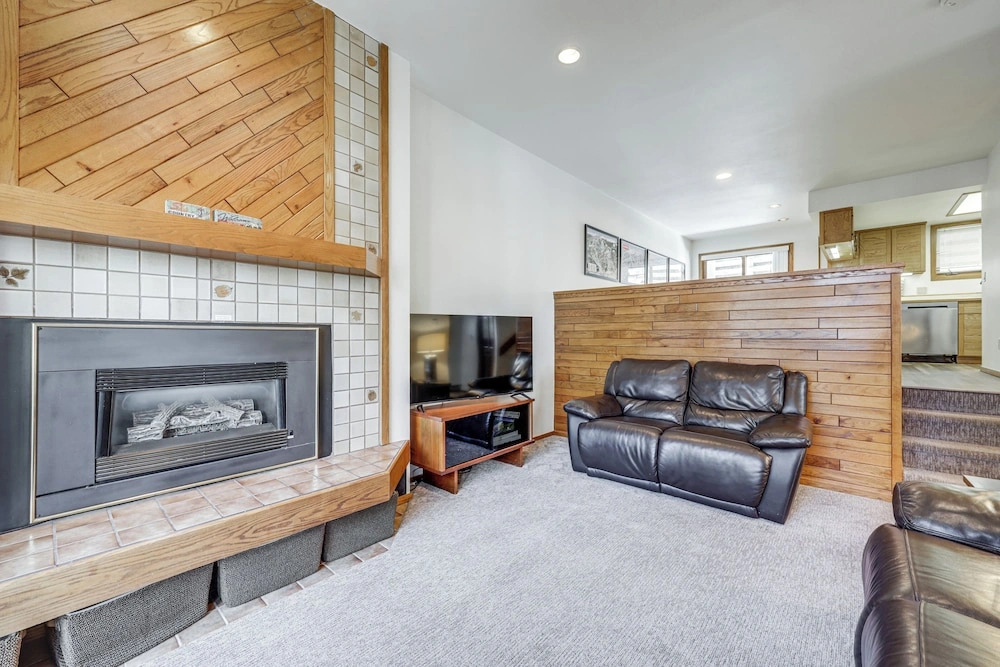 Walk to Chairlifts: Breck Condo w/ Private Patio