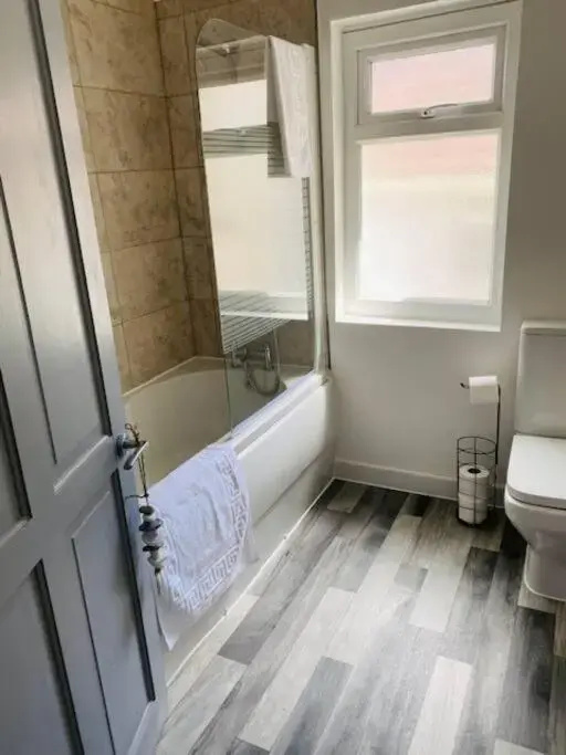 Stunning 3 Bed Holiday Home in Barry by Propertri