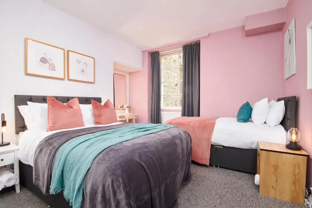 Elegant Apartment in Bath with Garden Sleeps 8 by PureStay