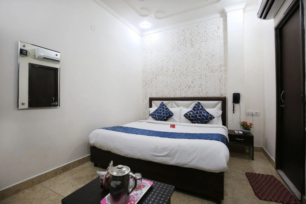Oyo Rooms 111 Opp. Sangam Cinema