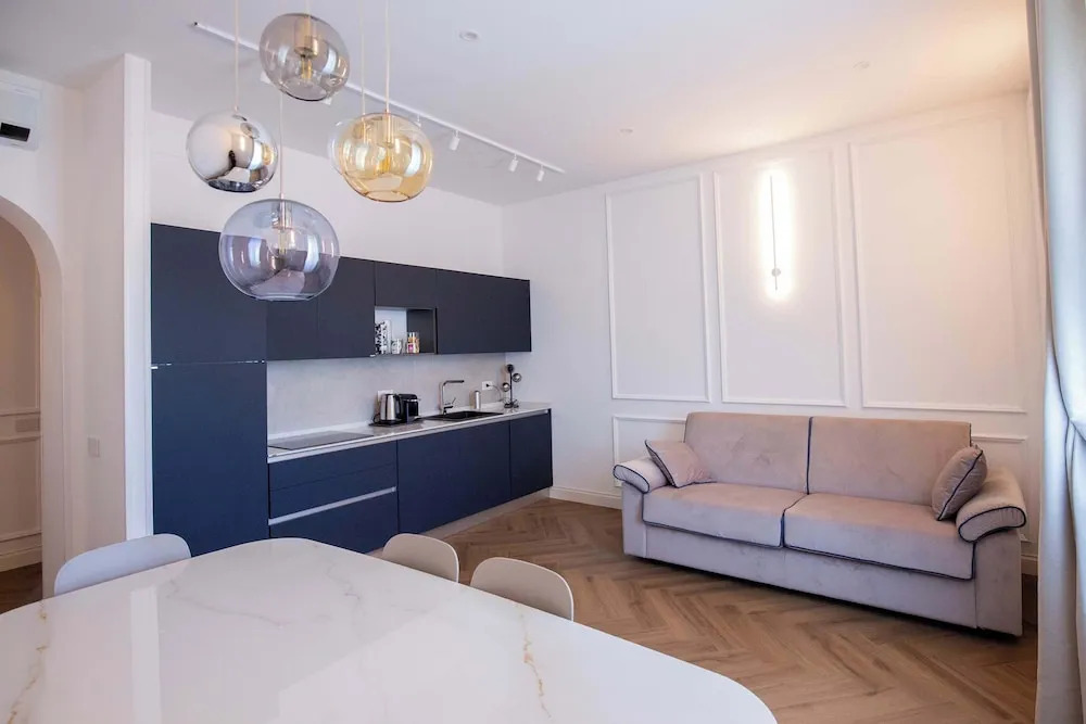 Colosseum Holidays - Luxury 3 Bedroom Apartment