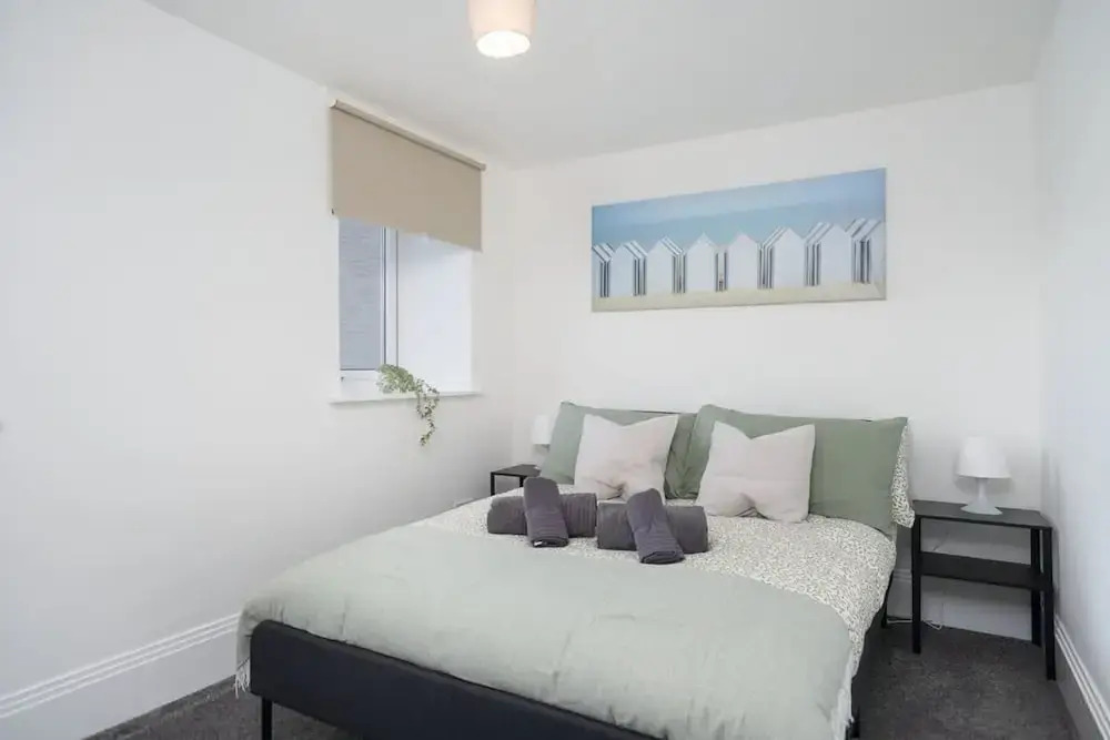 Modern 5 Bed-2 Bath Apartment