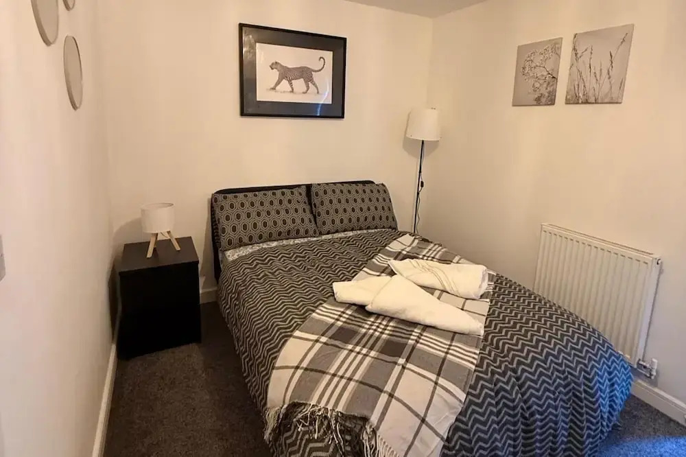 2 Bed - Sleeps 6 - Free Parking