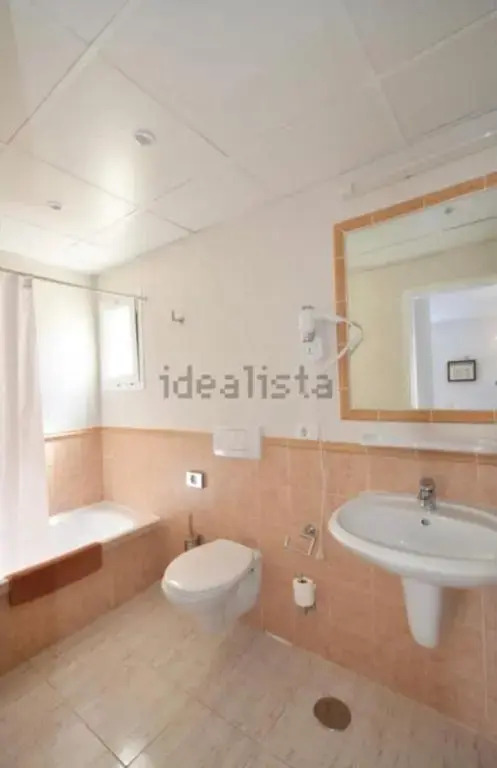 Surf House next to the Beach, Pool & Tennis - 2 double rooms