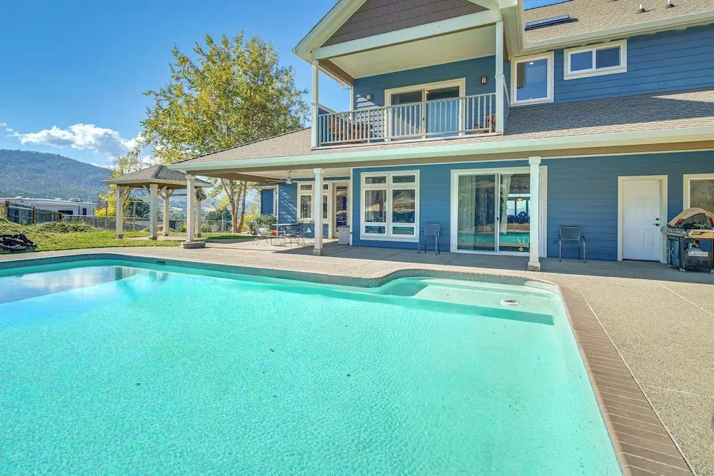 Private Pool & Mtn Views: Stunning Ashland Home