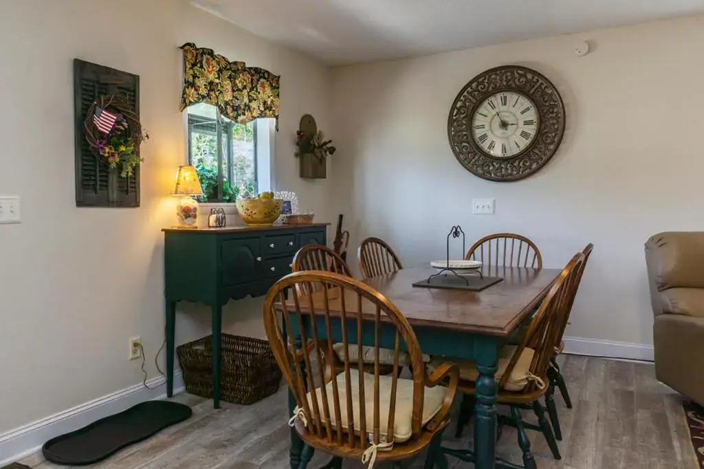 Cottage Breeze by Oak Island Accommodations