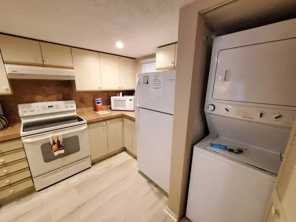 2 Bed, 2 Bath, Upgraded, Ocean & Pool View - Ocean Village Club O25