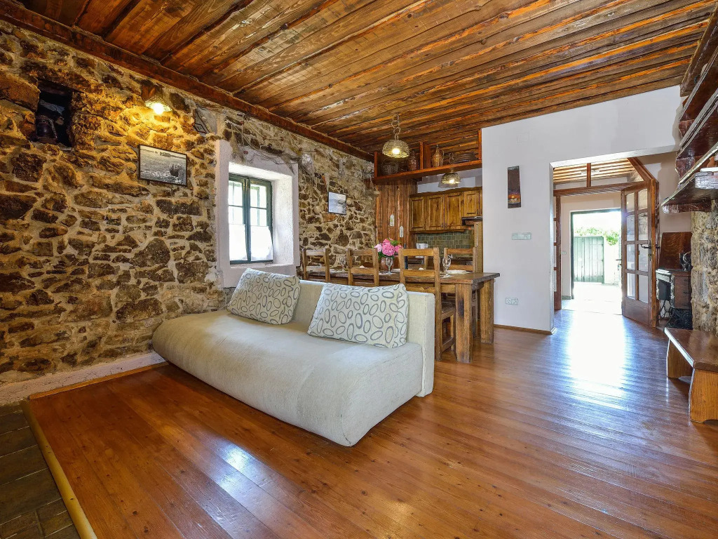 Pet-friendly Holiday Home in Sukošan with Hot Tub