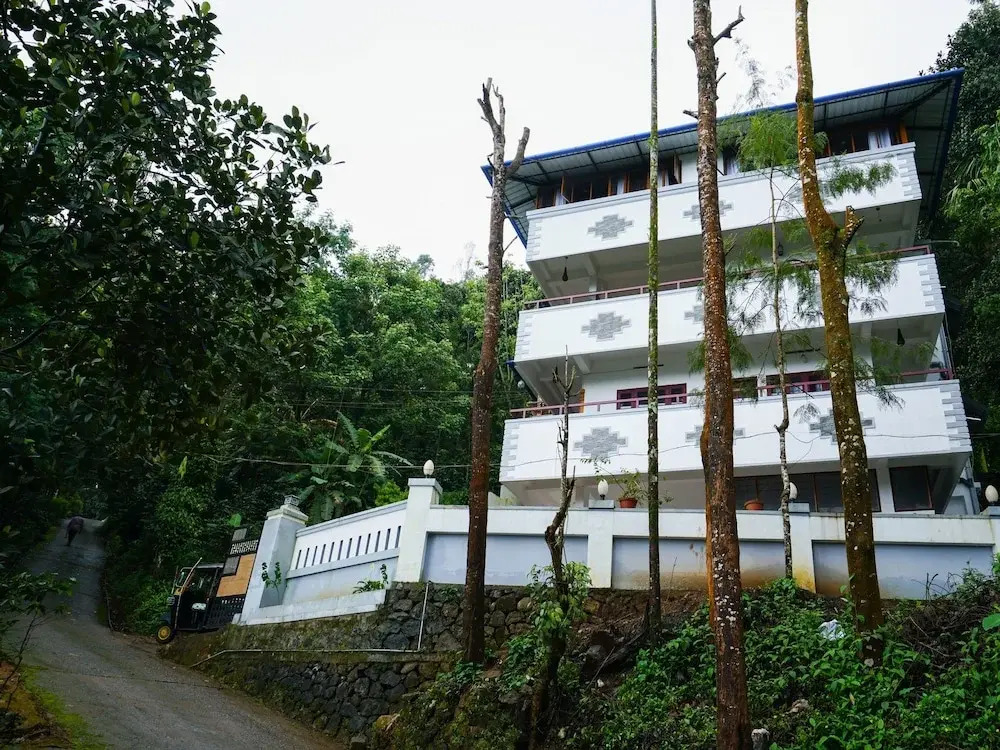 Oyo 16166 Linten Holiday Resort