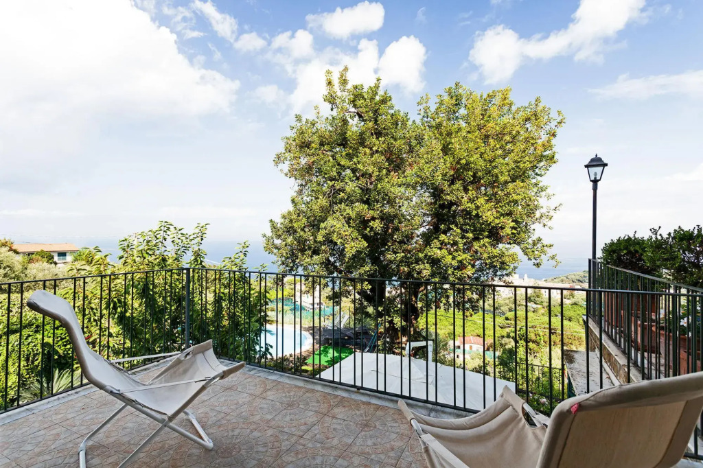 AMORE RENTALS - Villa The Stone on the Sea