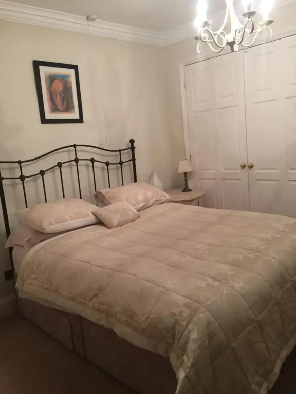 Wayside , 3 bed , 2 bath charming house close to Lincoln