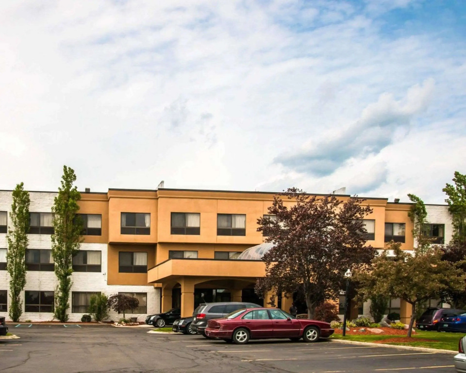American Inn & Suites