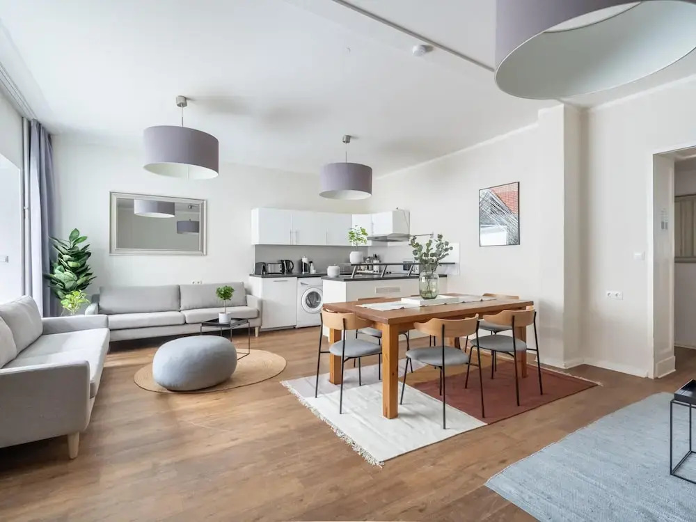 Primeflats - Huge Apartment at Gasometer 17