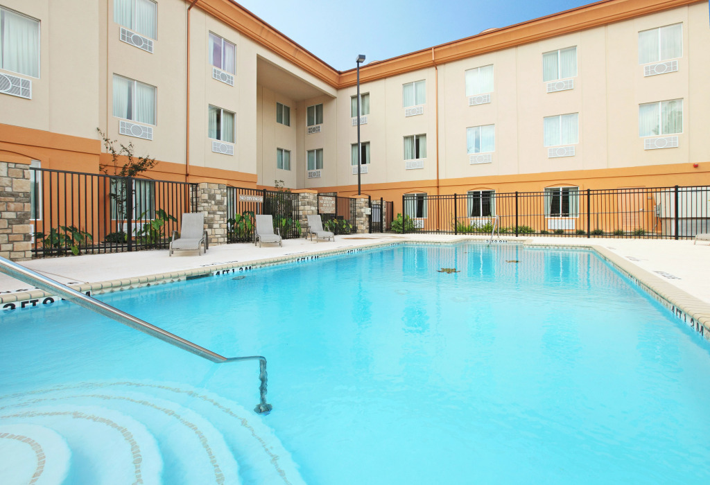 Holiday Inn Express Hotel & Suites Marshall by IHG