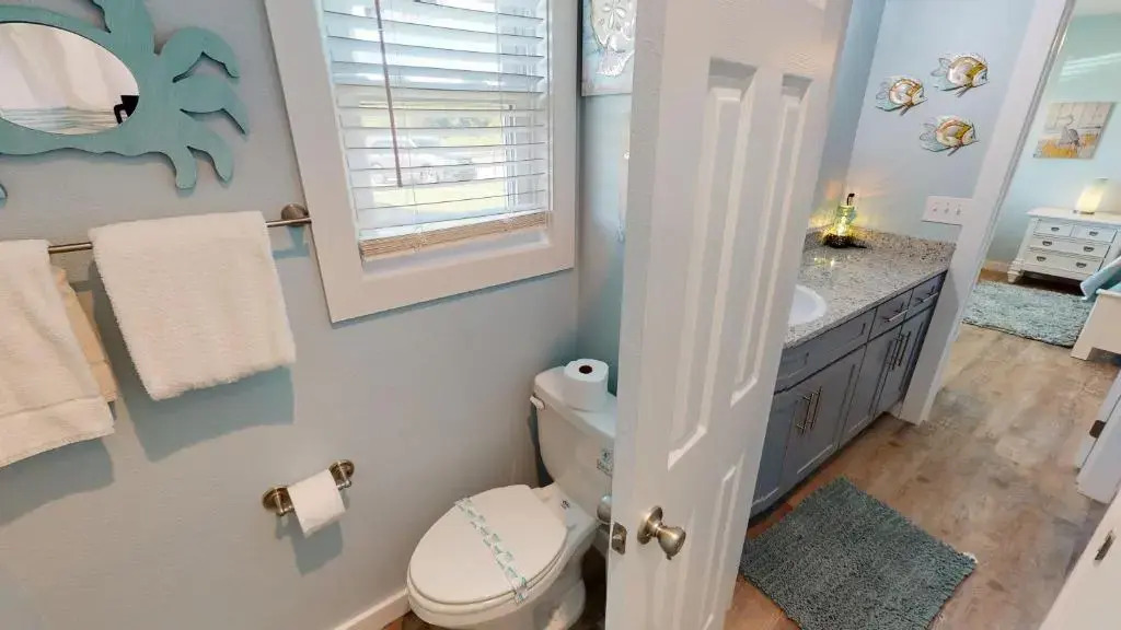 AH-B106 Completely Remodeled Ground Floor Condo, Overlooking PoolHot Tub