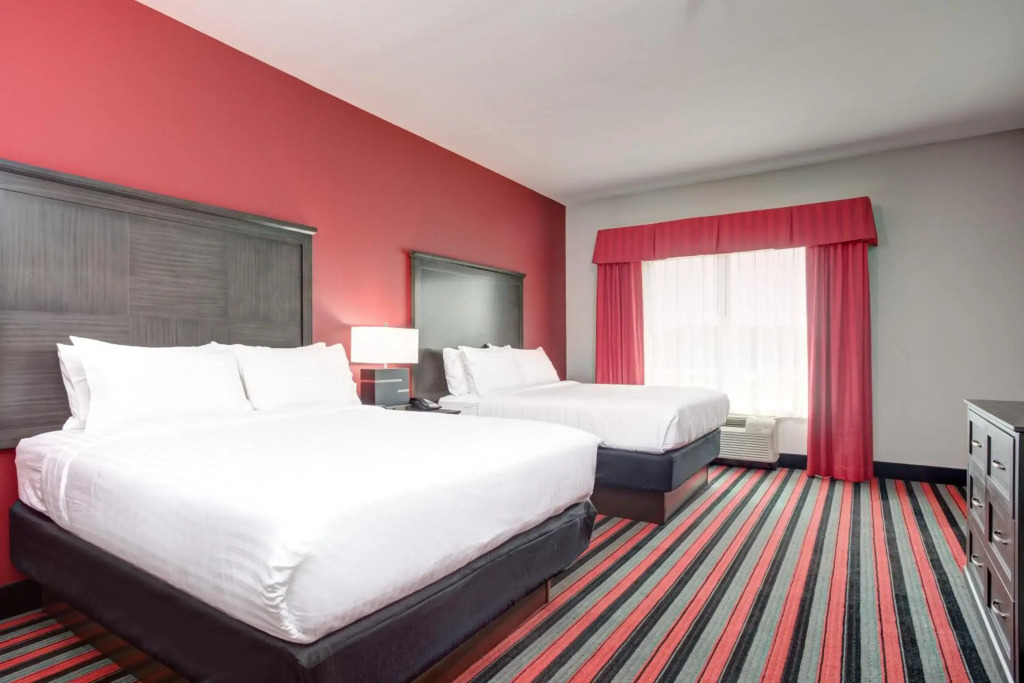 Holiday Inn & Suites Lafayette North by IHG