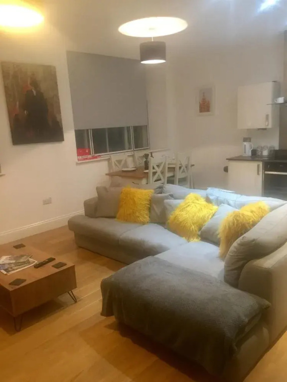 Stylish 93sqm 2 Bed Historical City Centre Flat