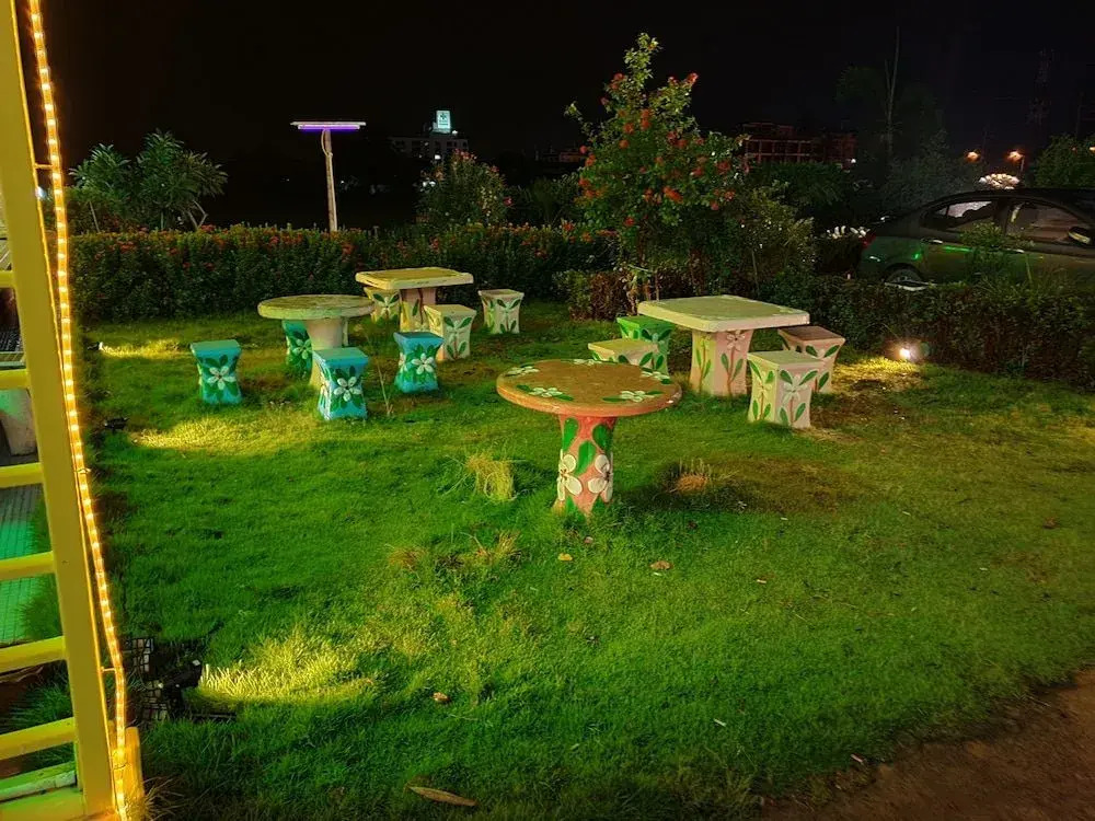 Ploypailin Place