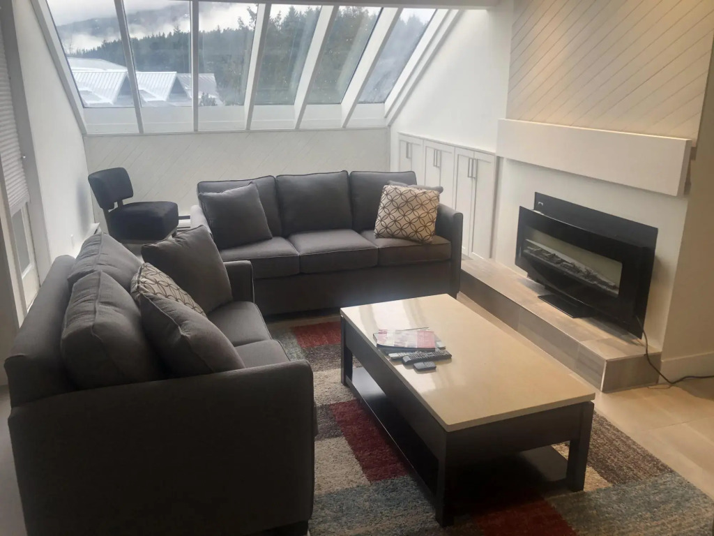 HS17 · Hearthstone Lodge - Hot tub - Village location