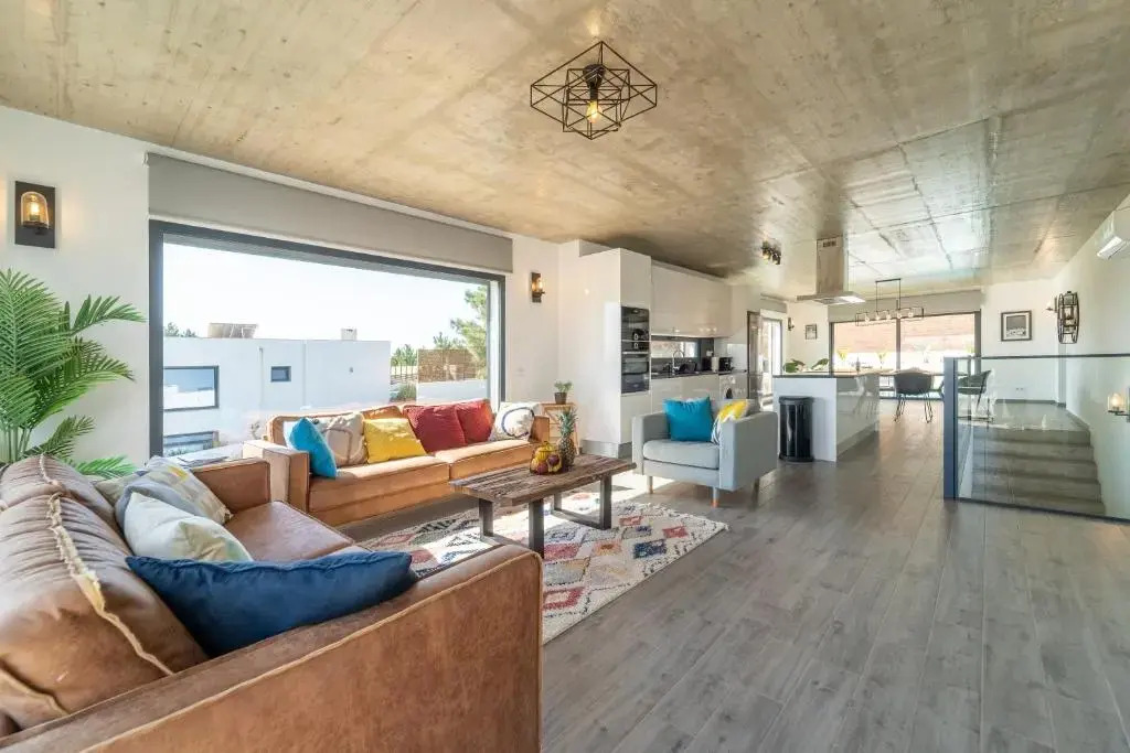 As Andorinhas - Walking distance to Monte Clerigo and Amoreira beaches