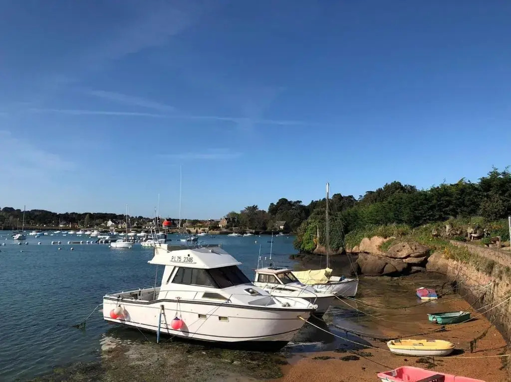 Bel appartement avec terrasse, WIFI et SUPERBE VUE MER à PERROS-GUIREC - Réf 840