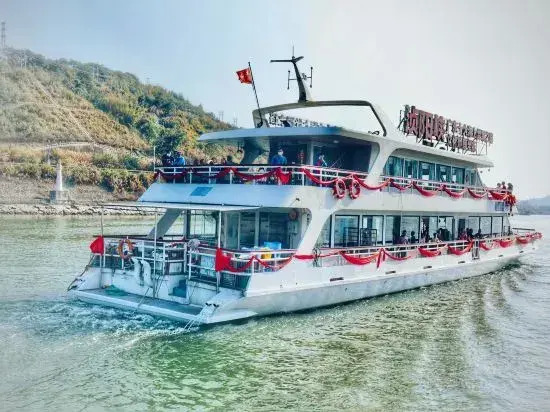 Zhenyangxia Scenic Area Theme Inn