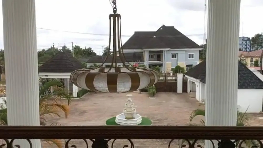 Reina Villa Hotel