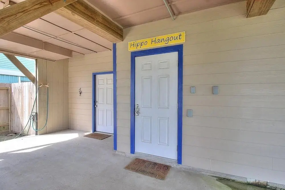The Salty Hippo 3 Bedroom Home by Redawning