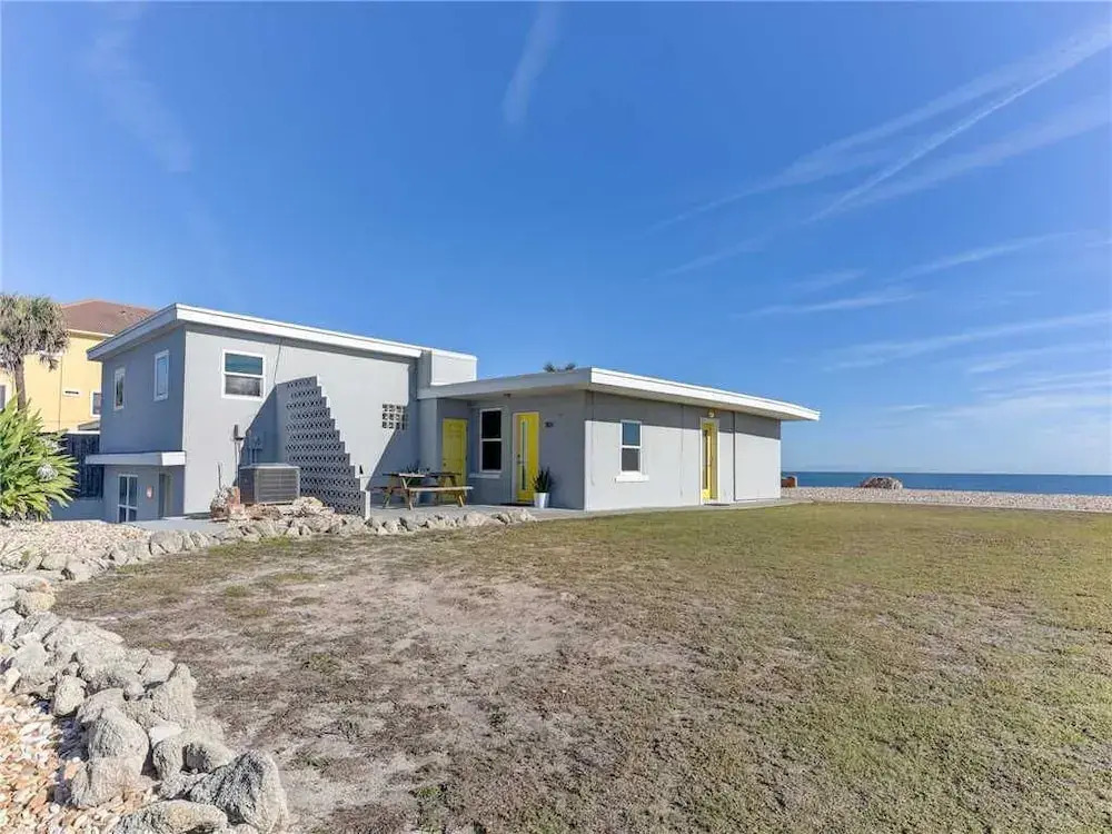 Sunshine House - Three Bedroom Home