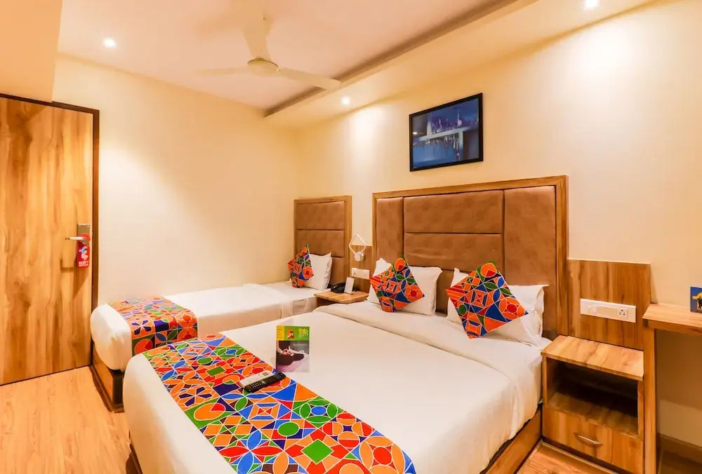 FabHotel Byaris International