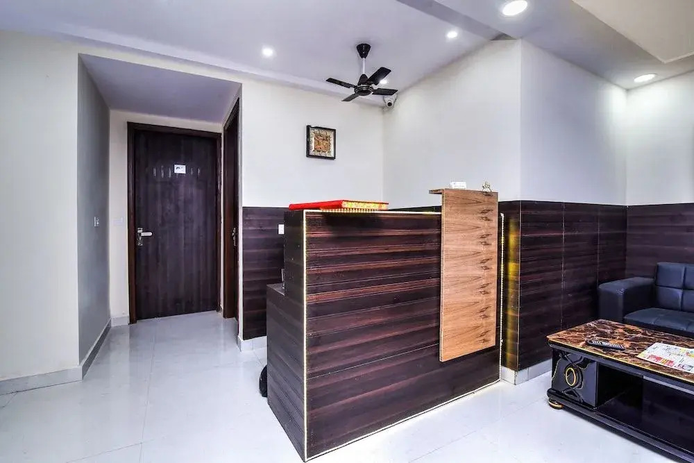 OYO 24236 Q Hotel