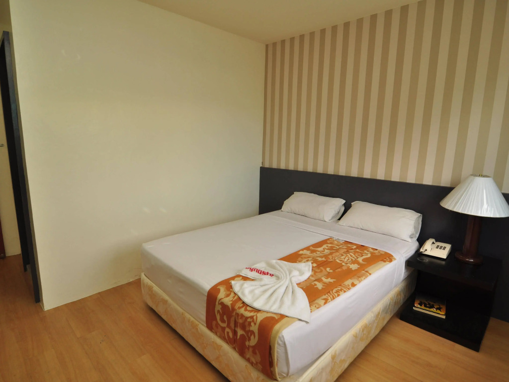 Dynasty Tourist Inn