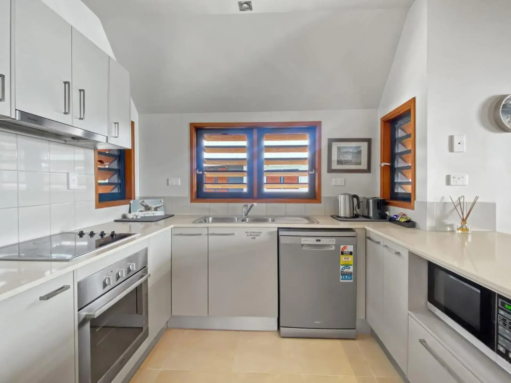 Pure Magnetic Villa 10