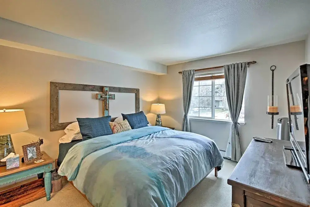 Steamboat Springs Condo w/ Hot Tub & Ski Bus!