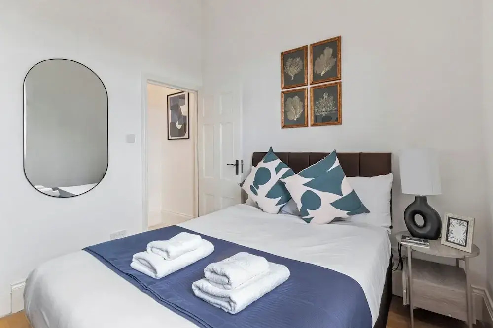 City Apartment - Sleeps 4 & Free Parking