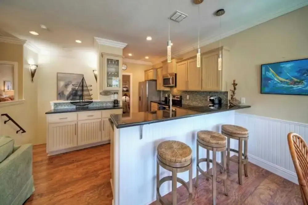 2 Homes in Las Palmeras by Avantstay Sleeps 18, Resort Pool + Private Patio Walk to Town, Golf Cart Zone