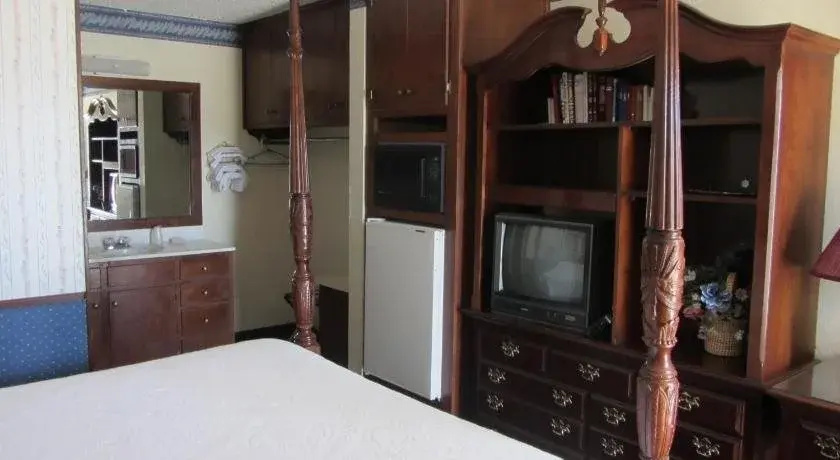 Warrick Plaza Inn
