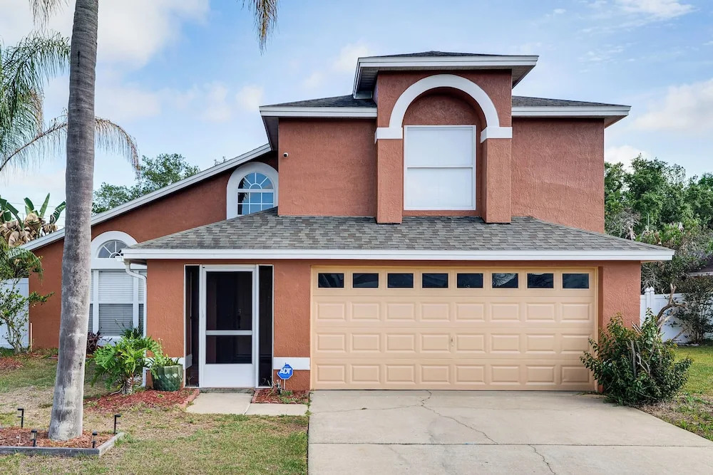 < 5 Mi to Disney Parks: Spacious Home w/ Lanai