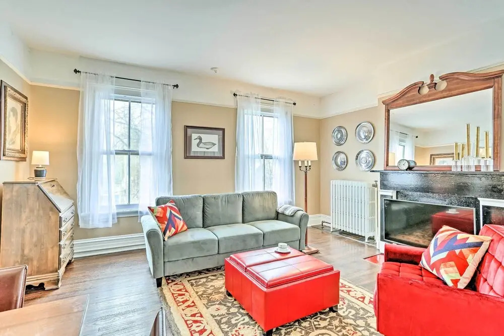 Historic Poughkeepsie Apt - Walkable Location