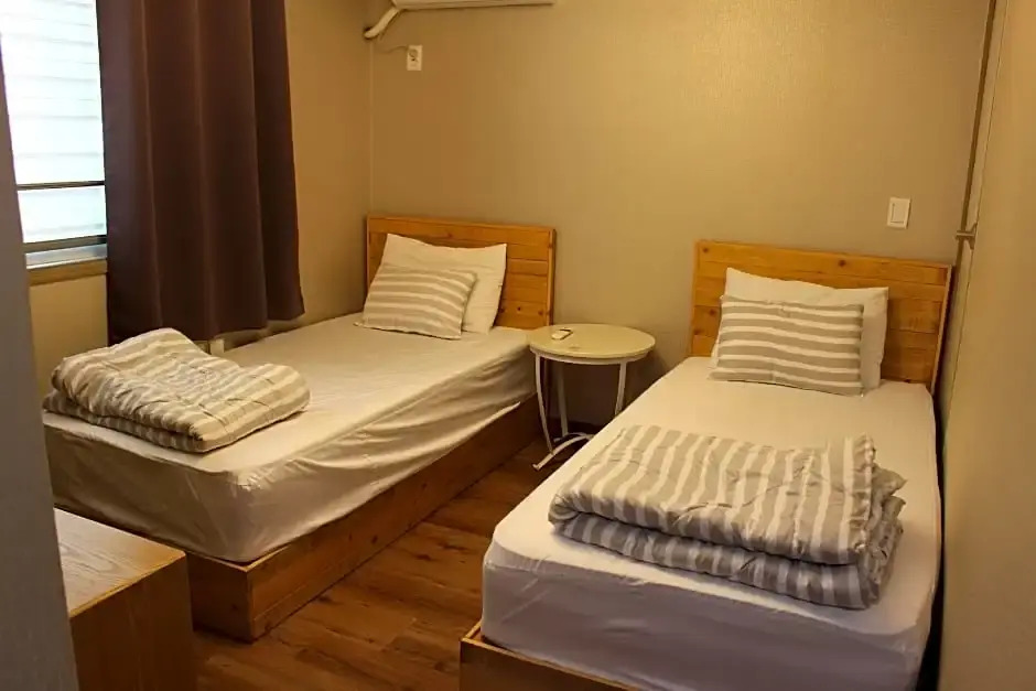 Sinsa Residence and Guesthouse
