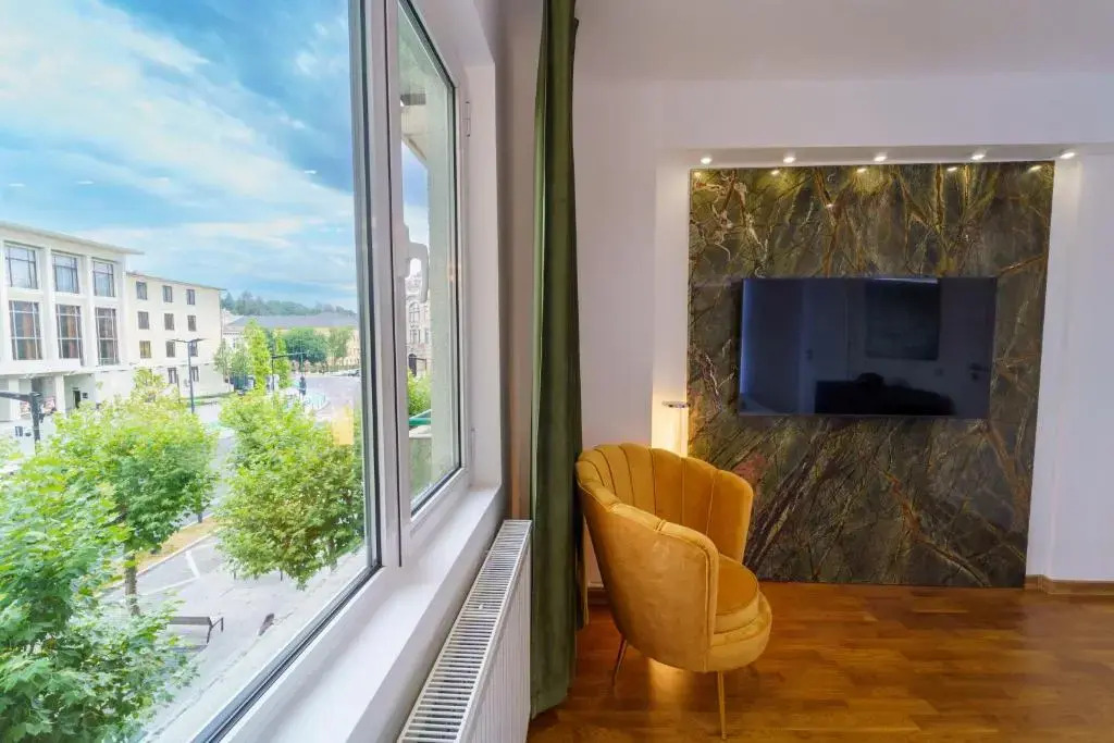 Main square 5 star luxury apartment with view