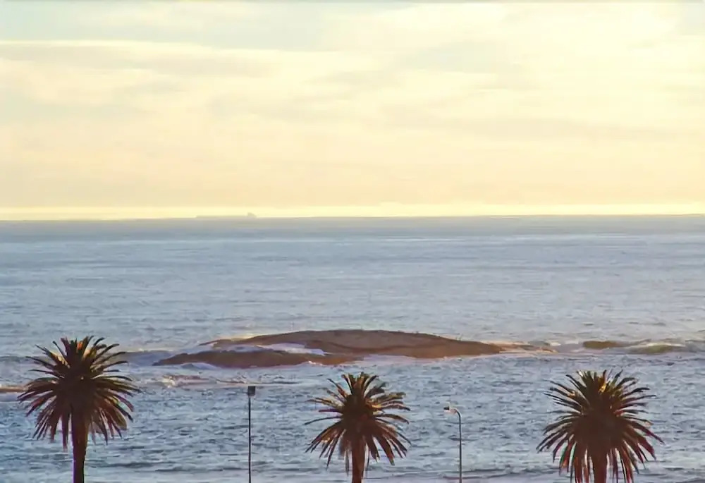 Beachside Villa - Camps Bay