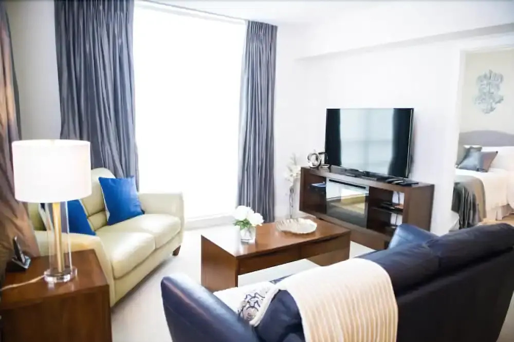 Executive Suites by Roseman - Luna