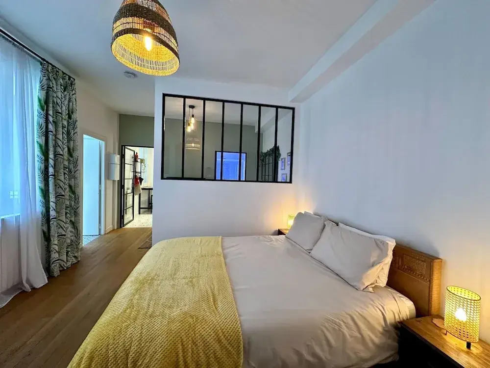 Paradis Calm Modern Studio Apt in Paris