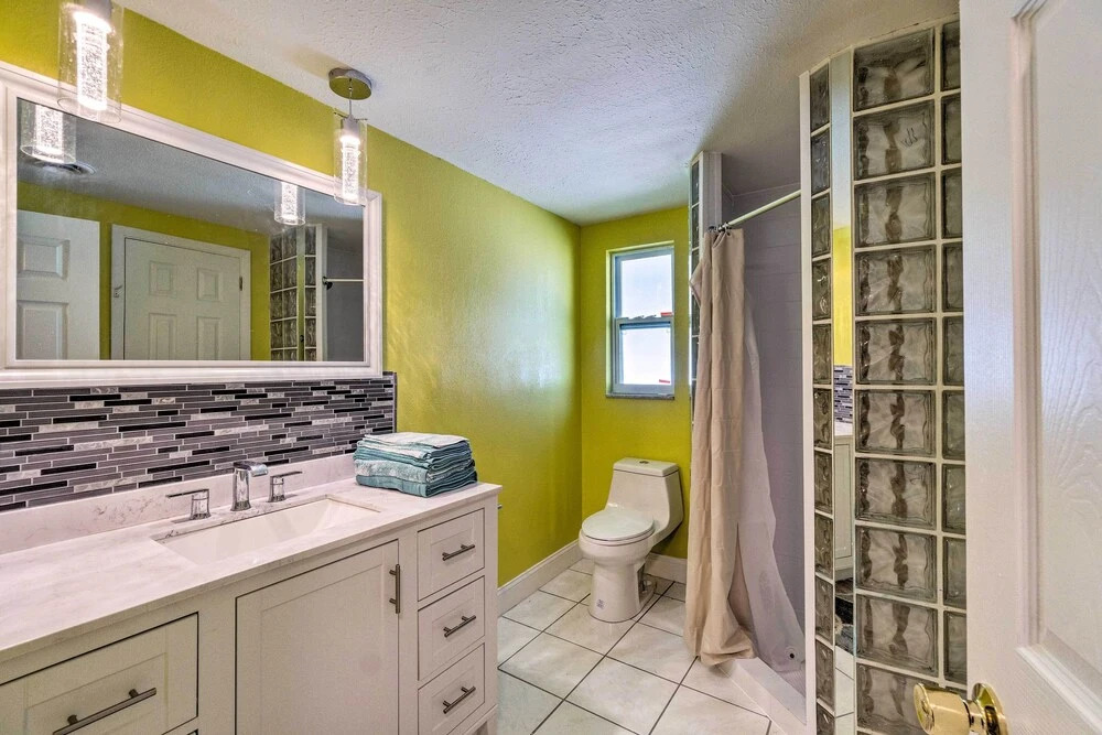 Peaceful Venice Villa w/ Patio - 2 Miles to Beach