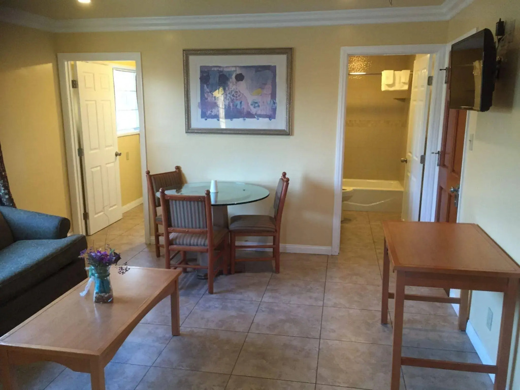 Bayshore Inn Ventura