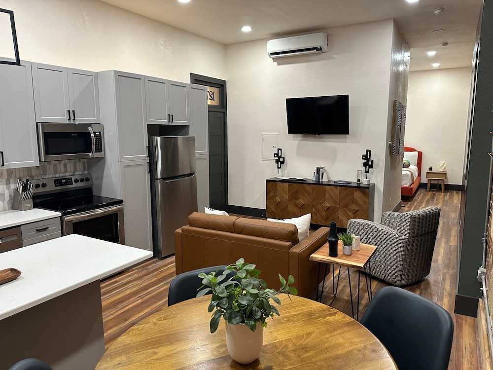 Brick Street Hotel