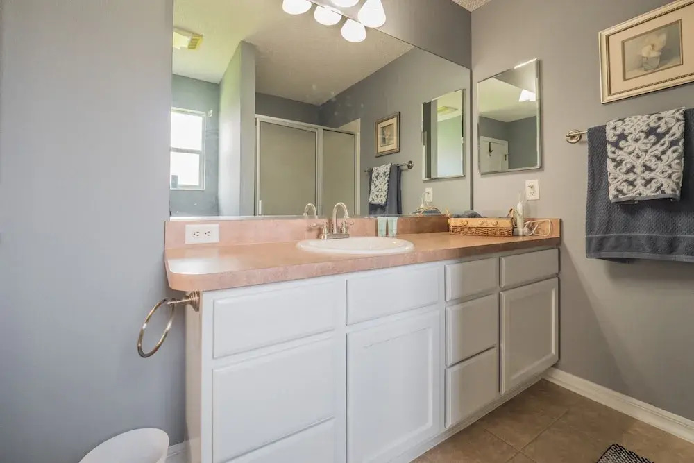Deerfield Lane 1253 by White Pelican VR