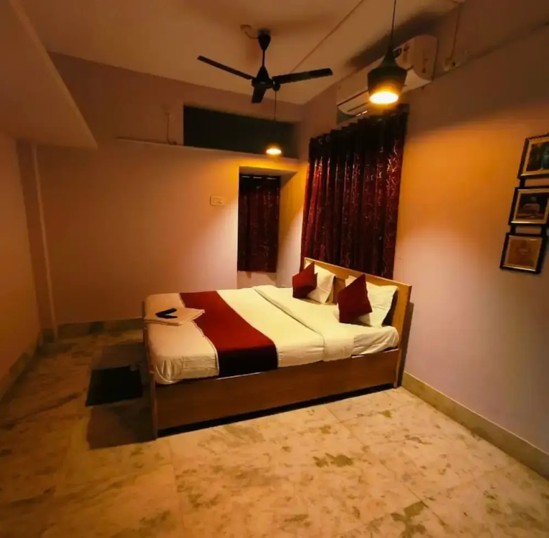 Goroomgo Rail View Guest House Puri