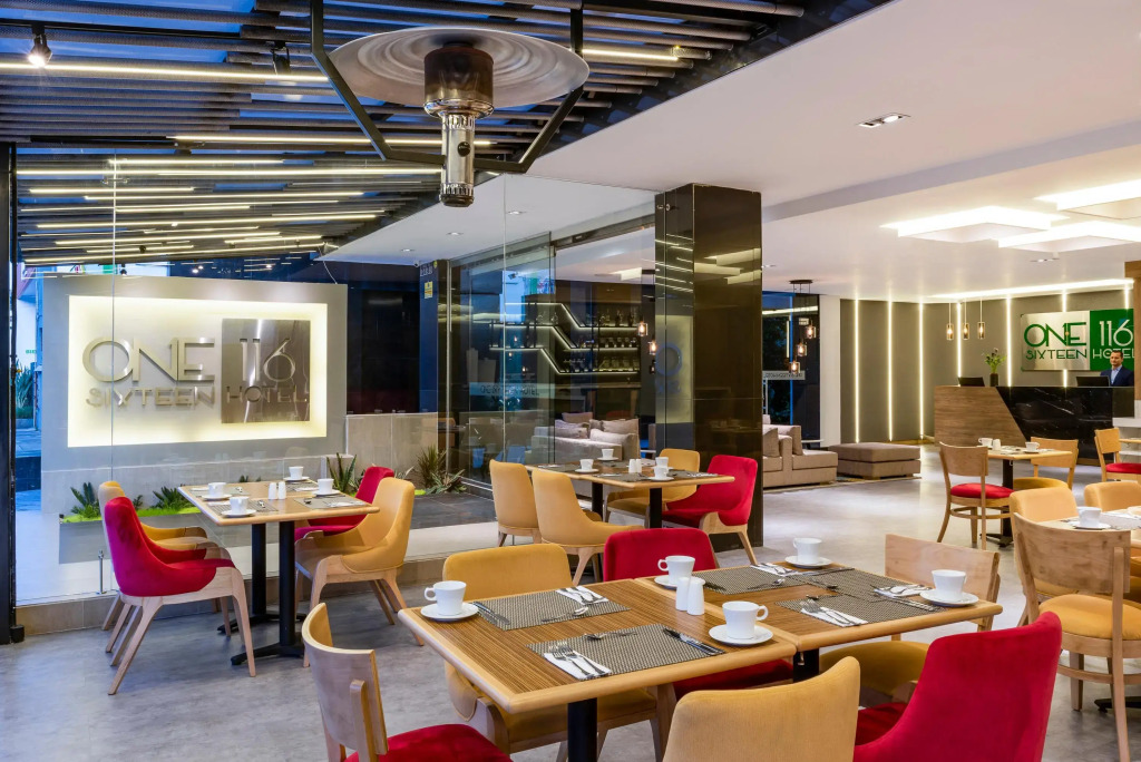 One Sixteen Hotel